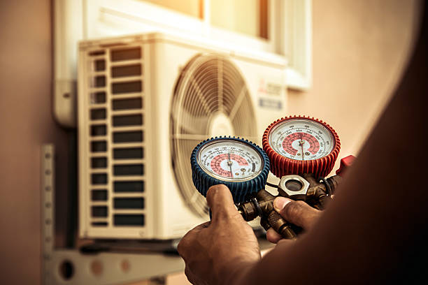Professional Hvac technician working in Tenaha, TX